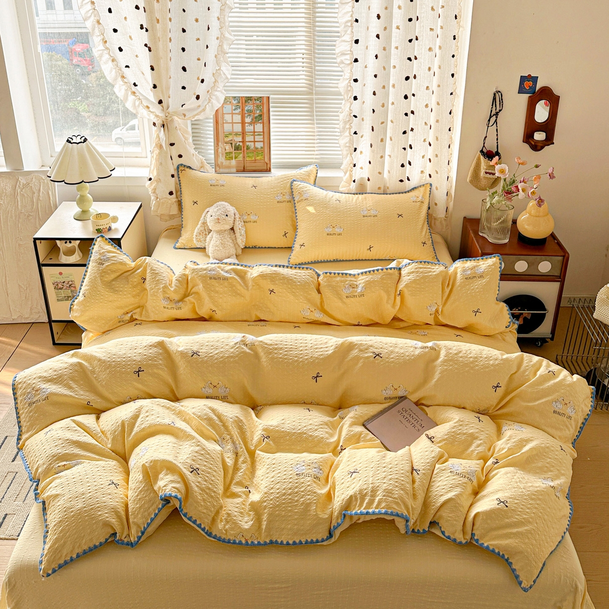 91家纺网 家纺一手货源 找家纺 蓝极人 2026新款泡芙被壳针四件套 施华洛黄