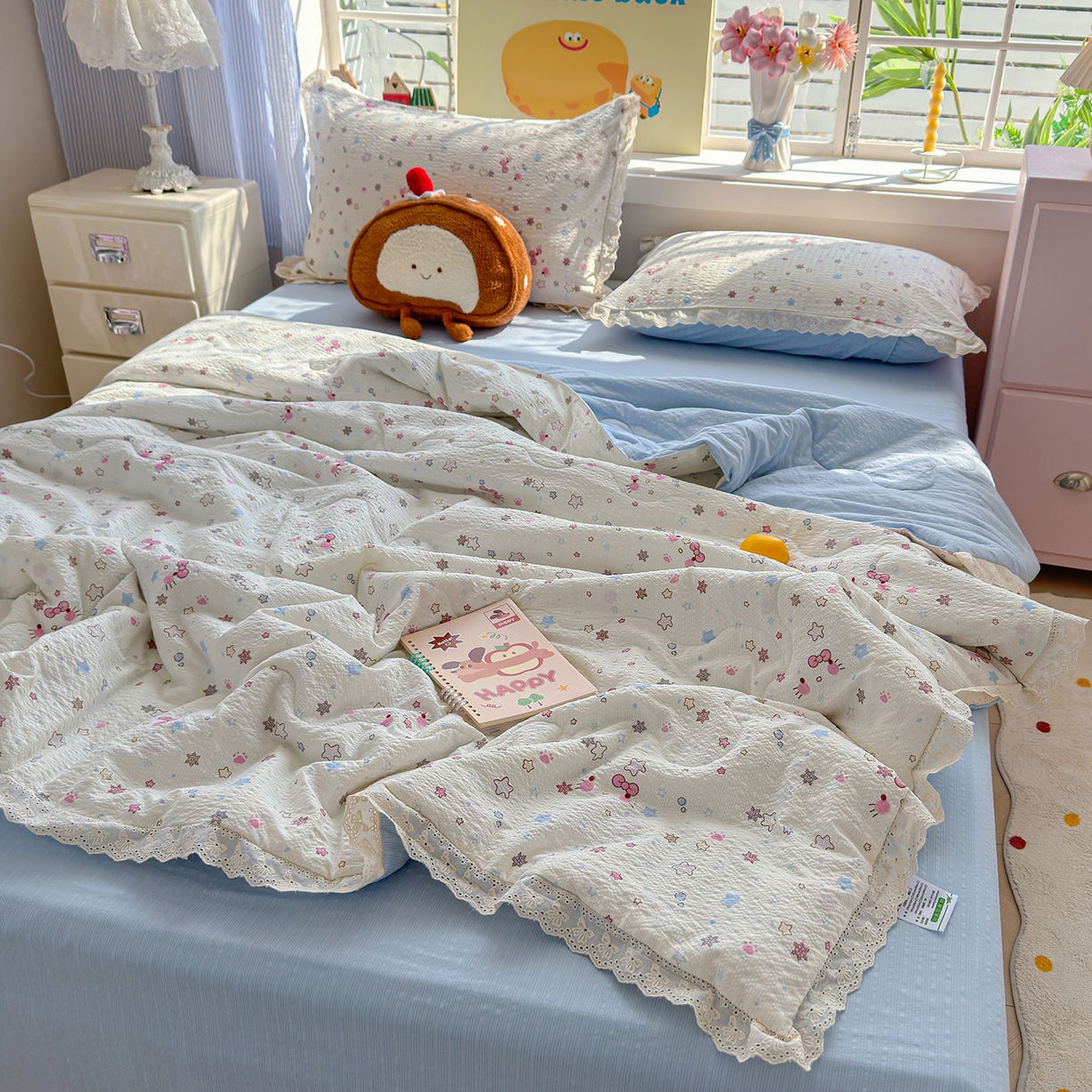 91家纺网 家纺一手货源 找家纺 弗苓家纺 2026新款高克重泡芙棉花边款夏被夏凉被空调被四件套小红书推荐-风格一 躲猫猫