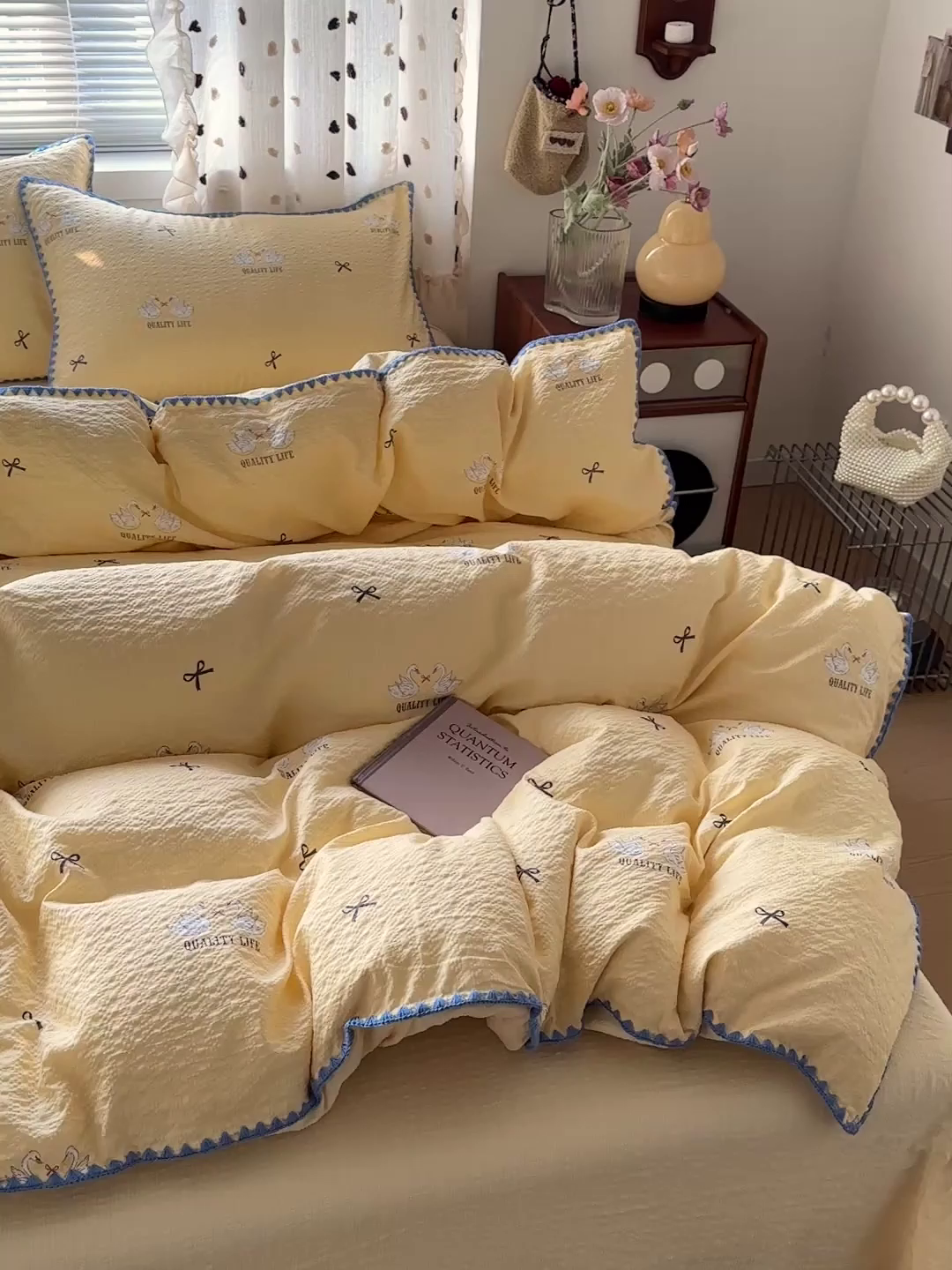 91家纺网 家纺一手货源 找家纺 蓝极人 2026新款泡芙被壳针四件套 施华洛黄