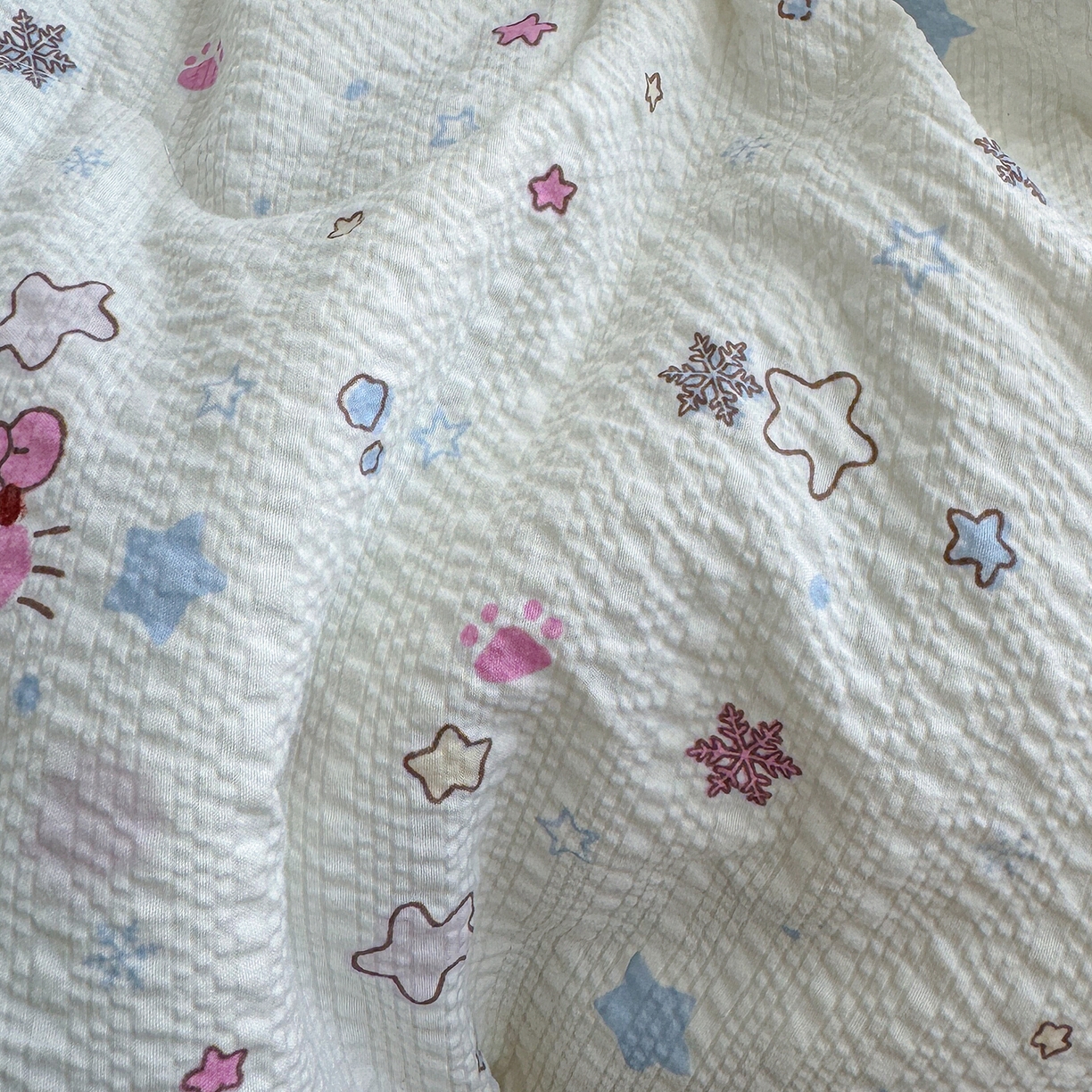 91家纺网 家纺一手货源 找家纺 弗苓家纺 2026新款高克重泡芙棉花边款夏被夏凉被空调被四件套小红书推荐-风格一 躲猫猫