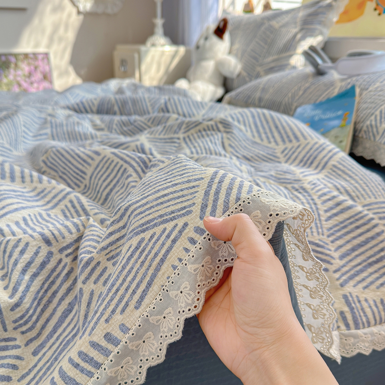 91家纺网 家纺一手货源 找家纺 弗苓家纺 2026新款高克重泡芙棉花边款夏被夏凉被空调被四件套小红书推荐-风格一 浅川纹