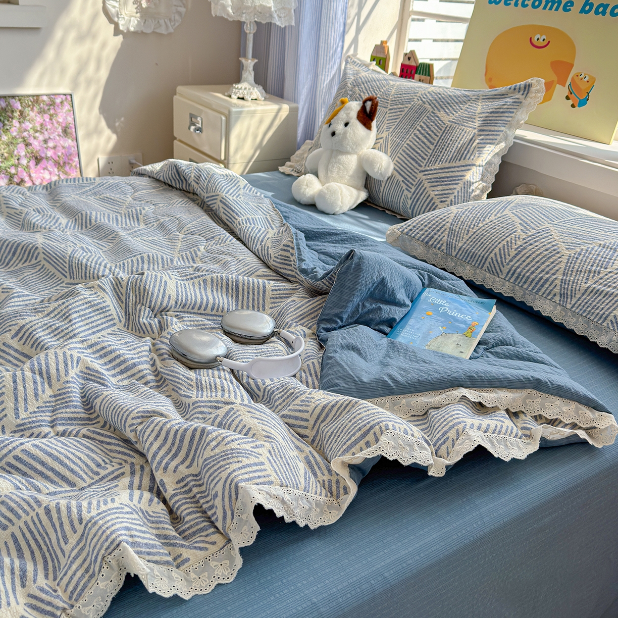 91家纺网 家纺一手货源 找家纺 弗苓家纺 2026新款高克重泡芙棉花边款夏被夏凉被空调被四件套小红书推荐-风格一 浅川纹