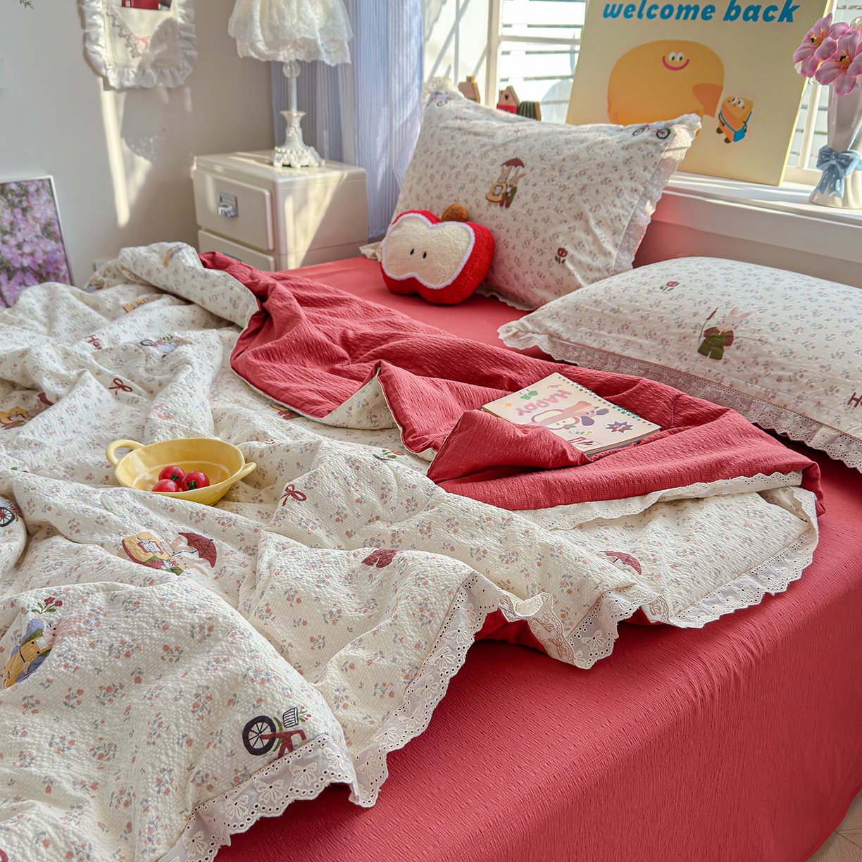 91家纺网 家纺一手货源 找家纺 弗苓家纺 2026新款高克重泡芙棉花边款夏被夏凉被空调被四件套小红书推荐-风格一 躲雨小兔