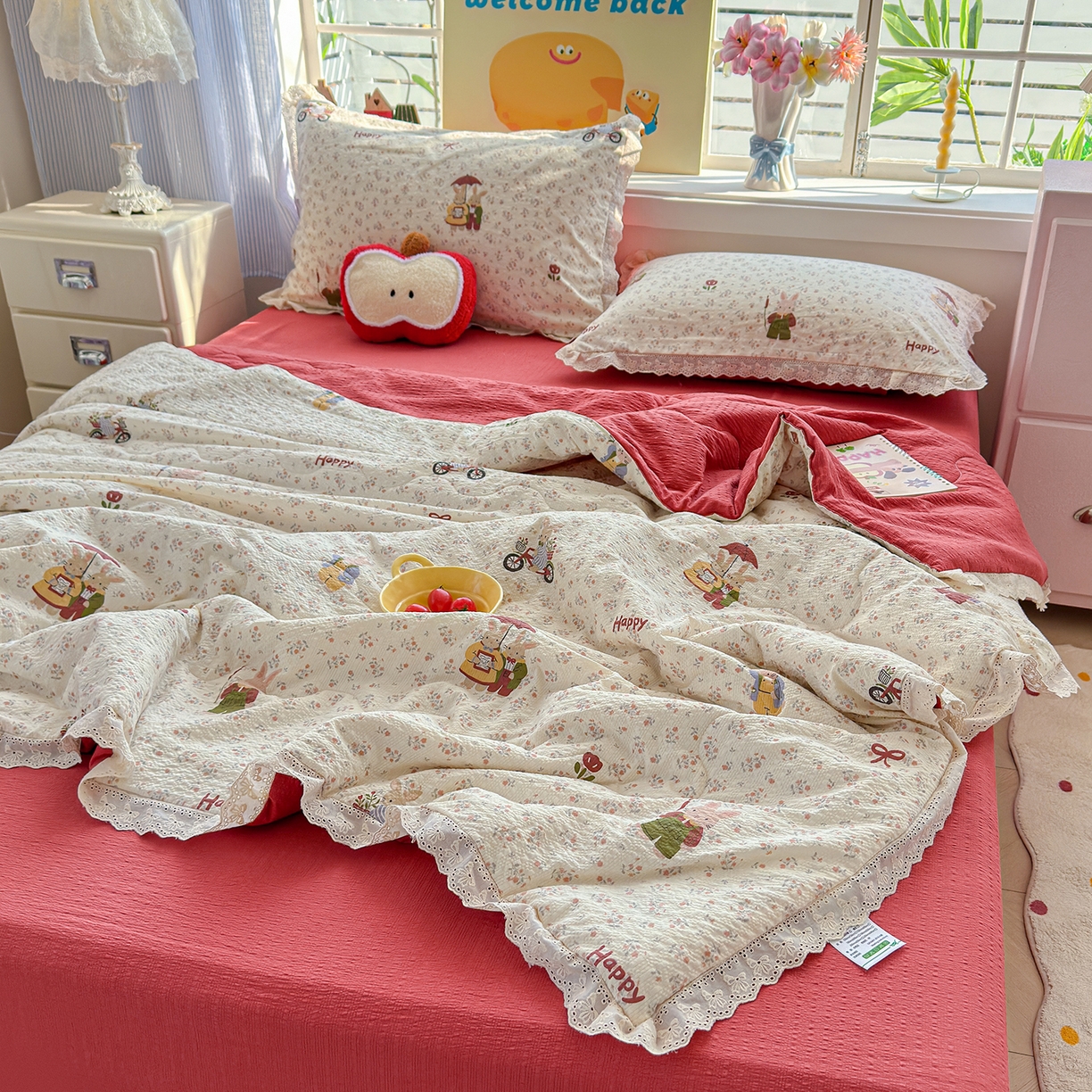 91家纺网 家纺一手货源 找家纺 弗苓家纺 2026新款高克重泡芙棉花边款夏被夏凉被空调被四件套小红书推荐-风格一 躲雨小兔