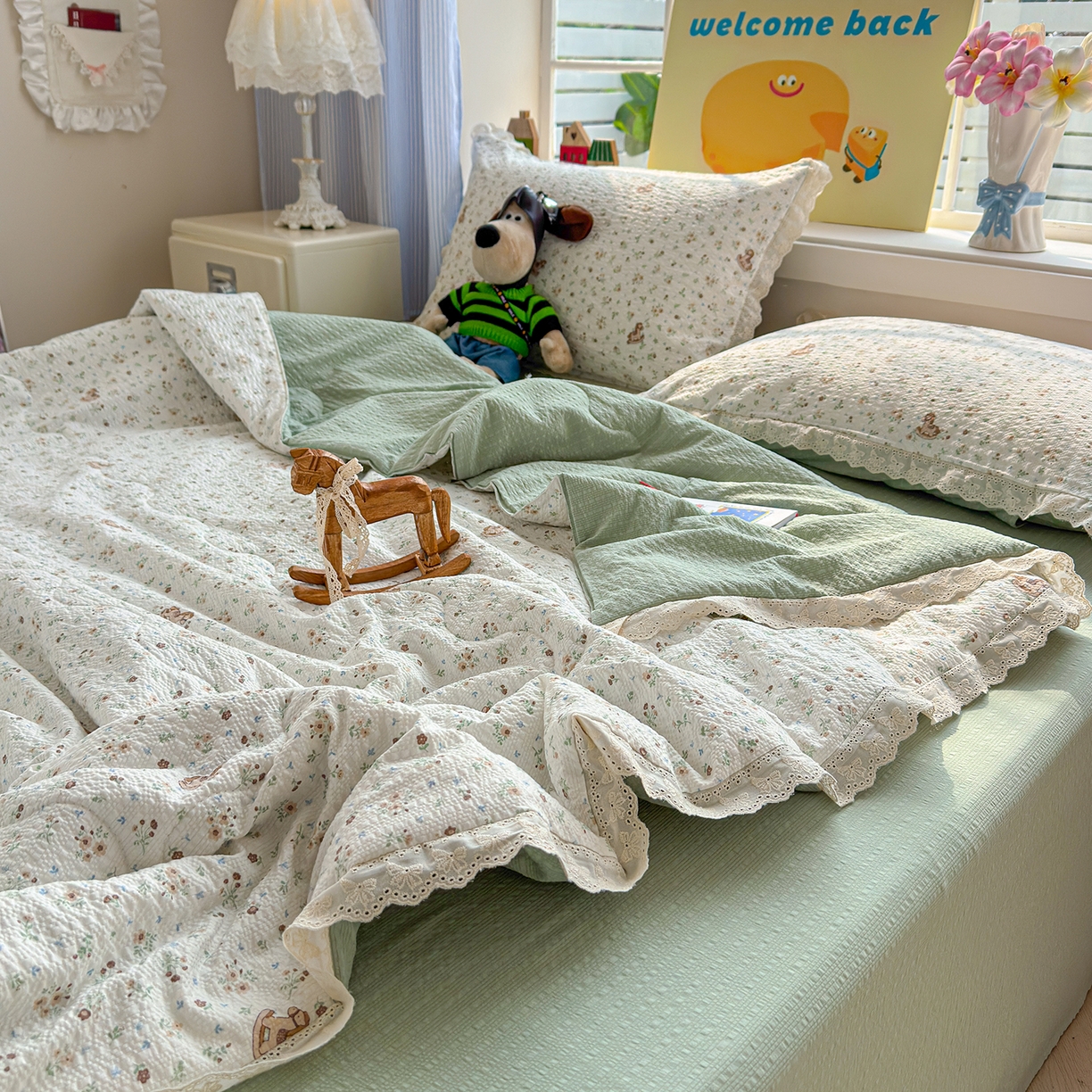 91家纺网 家纺一手货源 找家纺 弗苓家纺 2026新款高克重泡芙棉花边款夏被夏凉被空调被四件套小红书推荐-风格一 木马小花团