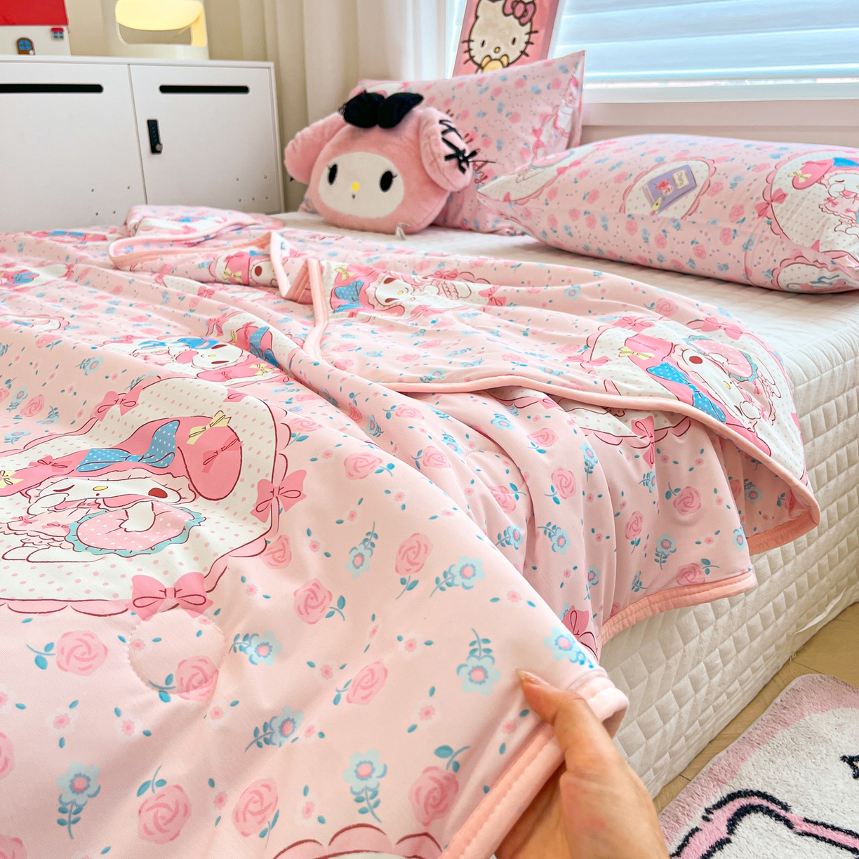 91家纺网 家纺一手货源 找家纺 暮思家居 2026新款正版授权三丽鸥A类仿锦氨小冰皮夏被夏凉被空调被 小冰皮-花花美乐蒂