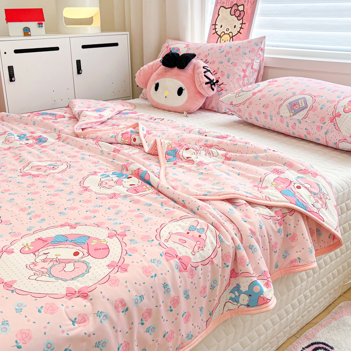 91家纺网 家纺一手货源 找家纺 暮思家居 2026新款正版授权三丽鸥A类仿锦氨小冰皮夏被夏凉被空调被 小冰皮-花花美乐蒂