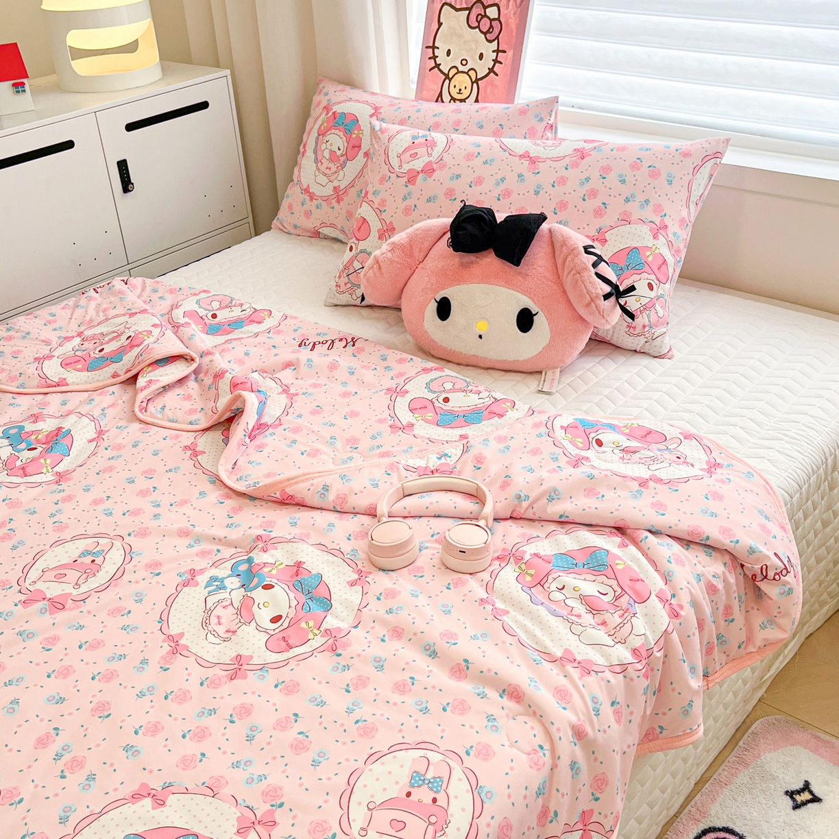 91家纺网 家纺一手货源 找家纺 暮思家居 2026新款正版授权三丽鸥A类仿锦氨小冰皮夏被夏凉被空调被 小冰皮-花花美乐蒂