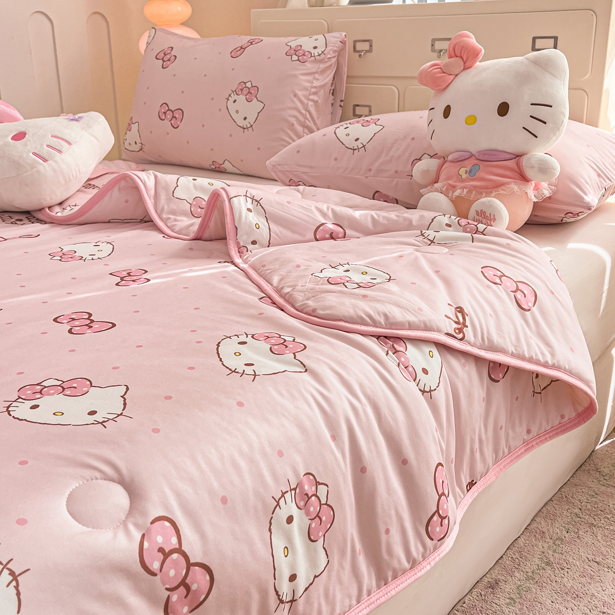 91家纺网 家纺一手货源 找家纺 暮思家居 2026新款正版授权三丽鸥A类仿锦氨小冰皮夏被夏凉被空调被 小冰皮-可爱KT