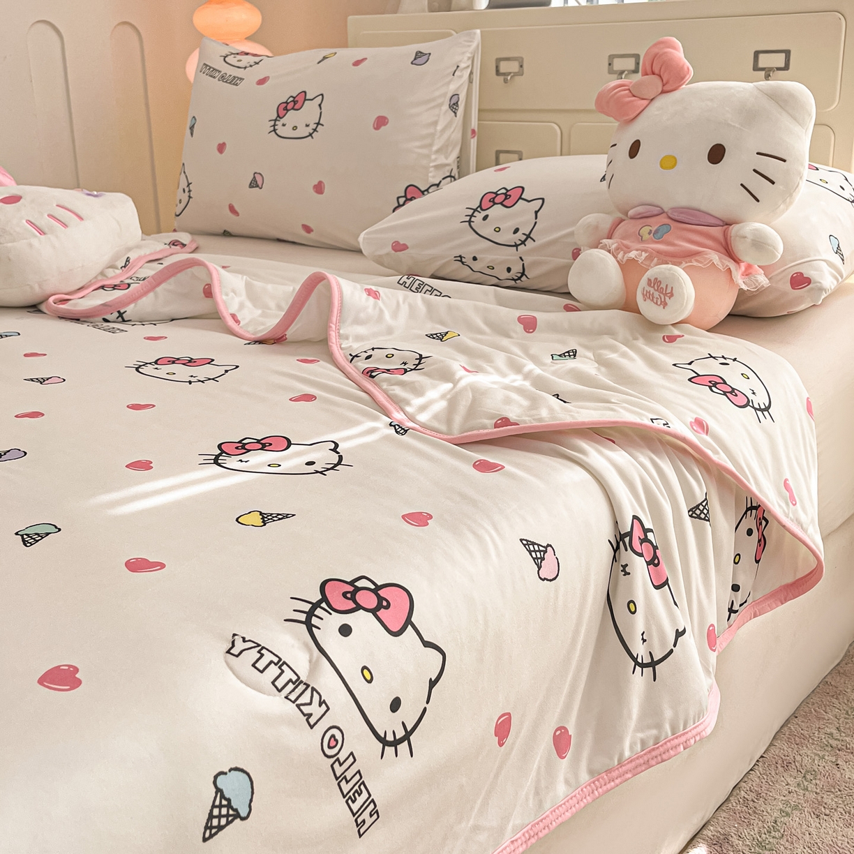 91家纺网 家纺一手货源 找家纺 暮思家居 2026新款正版授权三丽鸥A类仿锦氨小冰皮夏被夏凉被空调被 小冰皮-甜筒KT-白