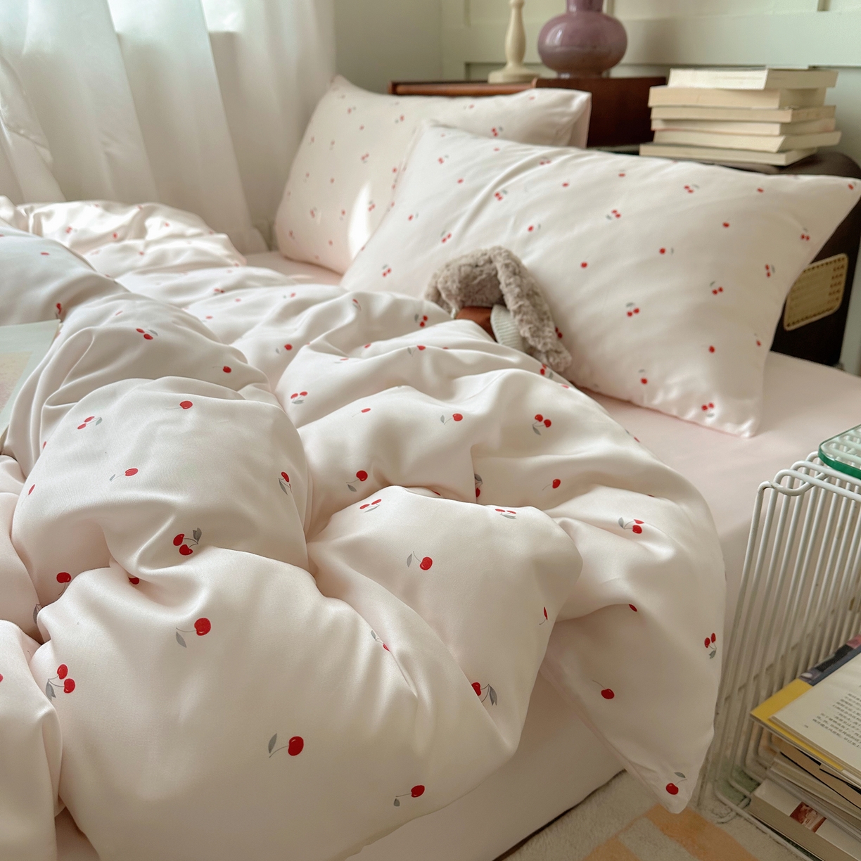 91家纺网 家纺一手货源 找家纺 悦织湾家纺 2026新款亲肤冰丝印花四件套春夏冰爽凉感床上用品三四件套学生宿舍 冰丝-甜粉小樱桃