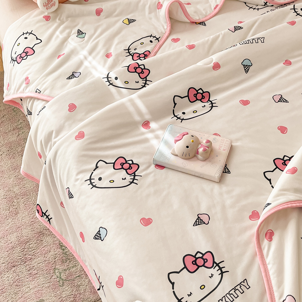 91家纺网 家纺一手货源 找家纺 暮思家居 2026新款正版授权三丽鸥A类仿锦氨小冰皮夏被夏凉被空调被 小冰皮-甜筒KT-白