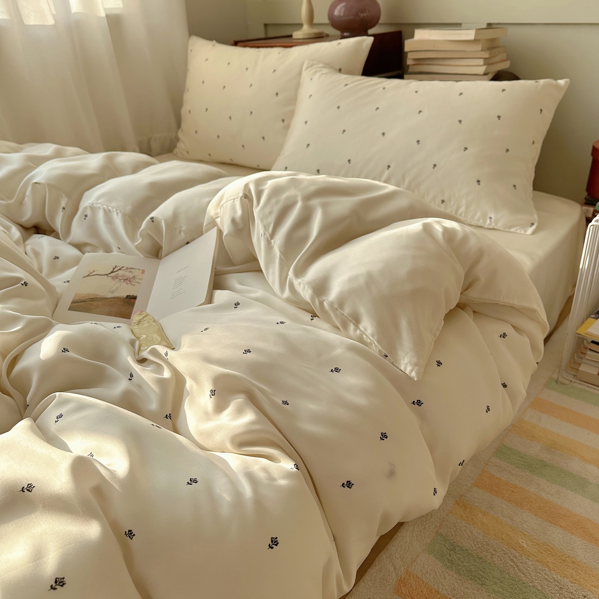 91家纺网 家纺一手货源 找家纺 悦织湾家纺 2026新款亲肤冰丝印花四件套春夏冰爽凉感床上用品三四件套学生宿舍 冰丝-奶杏四叶草