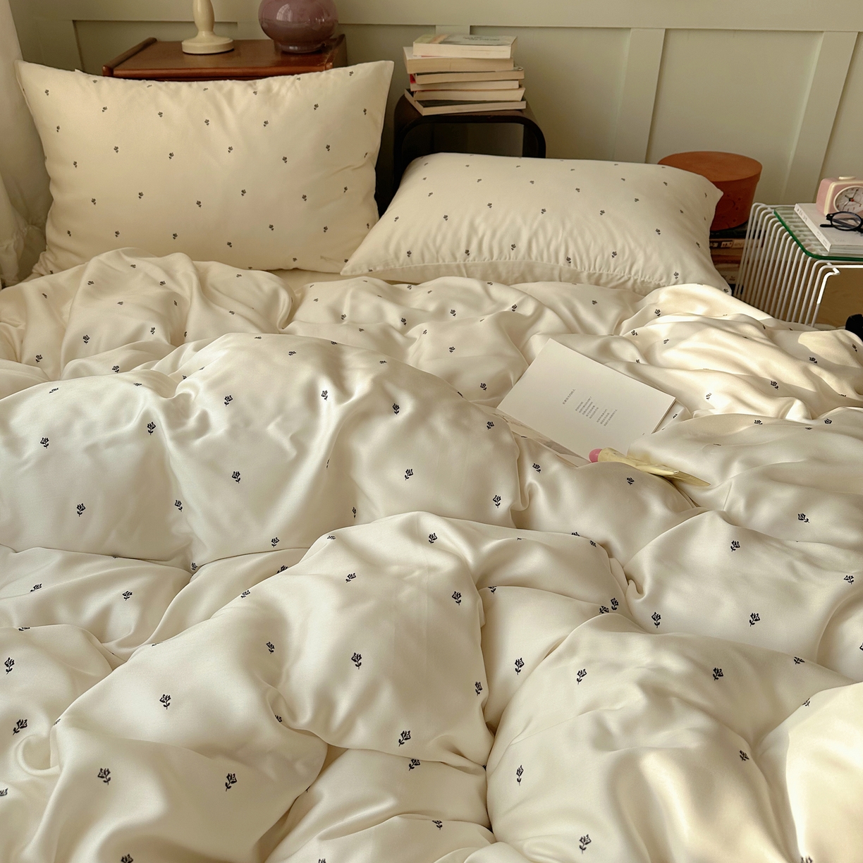 91家纺网 家纺一手货源 找家纺 悦织湾家纺 2026新款亲肤冰丝印花四件套春夏冰爽凉感床上用品三四件套学生宿舍 冰丝-奶杏四叶草