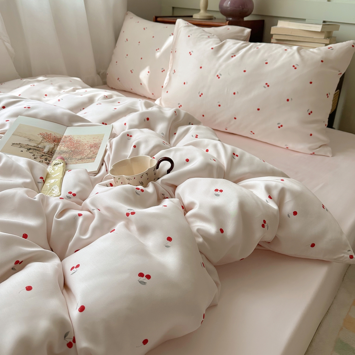 91家纺网 家纺一手货源 找家纺 悦织湾家纺 2026新款亲肤冰丝印花四件套春夏冰爽凉感床上用品三四件套学生宿舍 冰丝-甜粉小樱桃