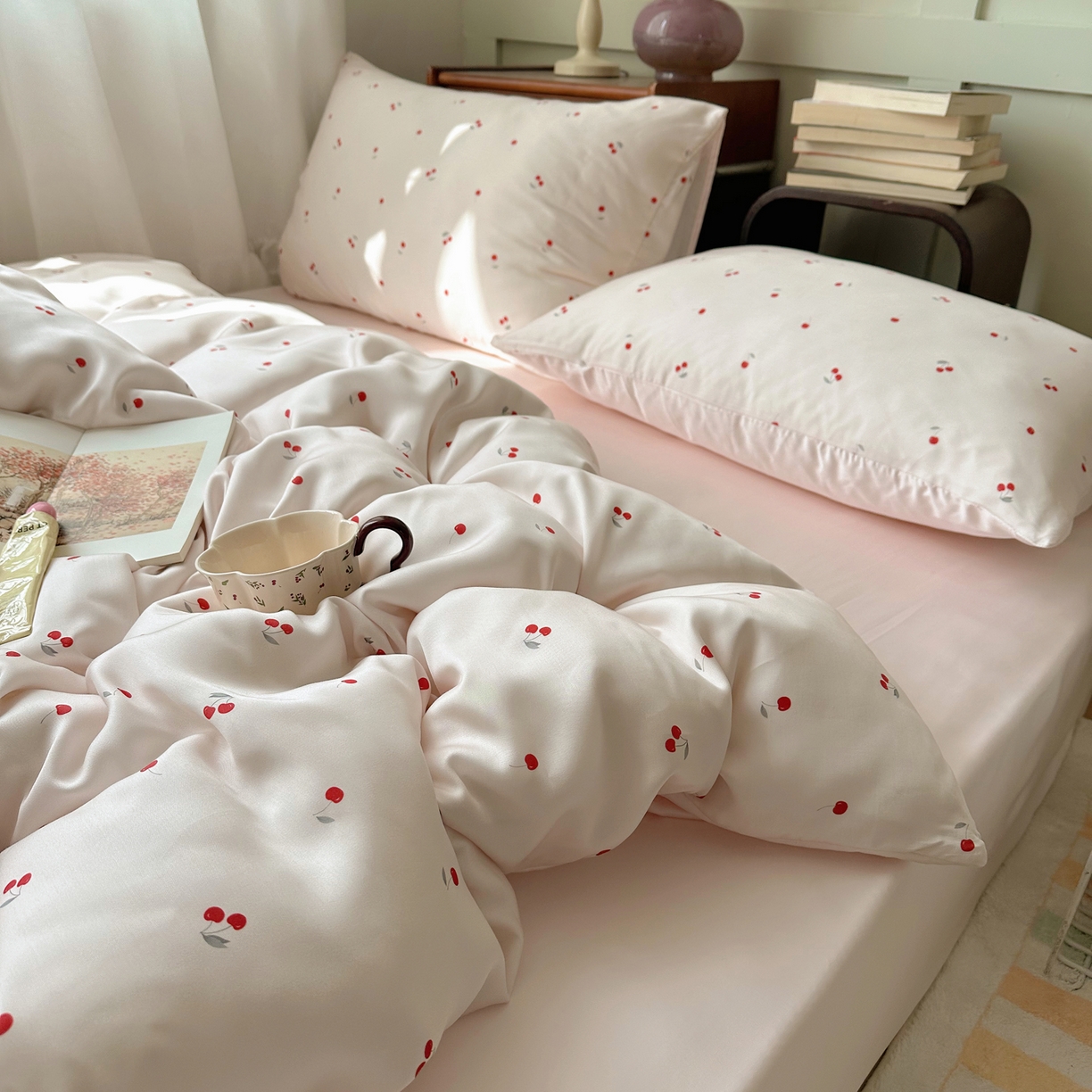 91家纺网 家纺一手货源 找家纺 悦织湾家纺 2026新款亲肤冰丝印花四件套春夏冰爽凉感床上用品三四件套学生宿舍 冰丝-甜粉小樱桃