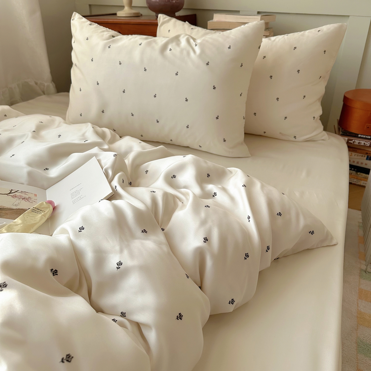 91家纺网 家纺一手货源 找家纺 悦织湾家纺 2026新款亲肤冰丝印花四件套春夏冰爽凉感床上用品三四件套学生宿舍 冰丝-奶杏四叶草