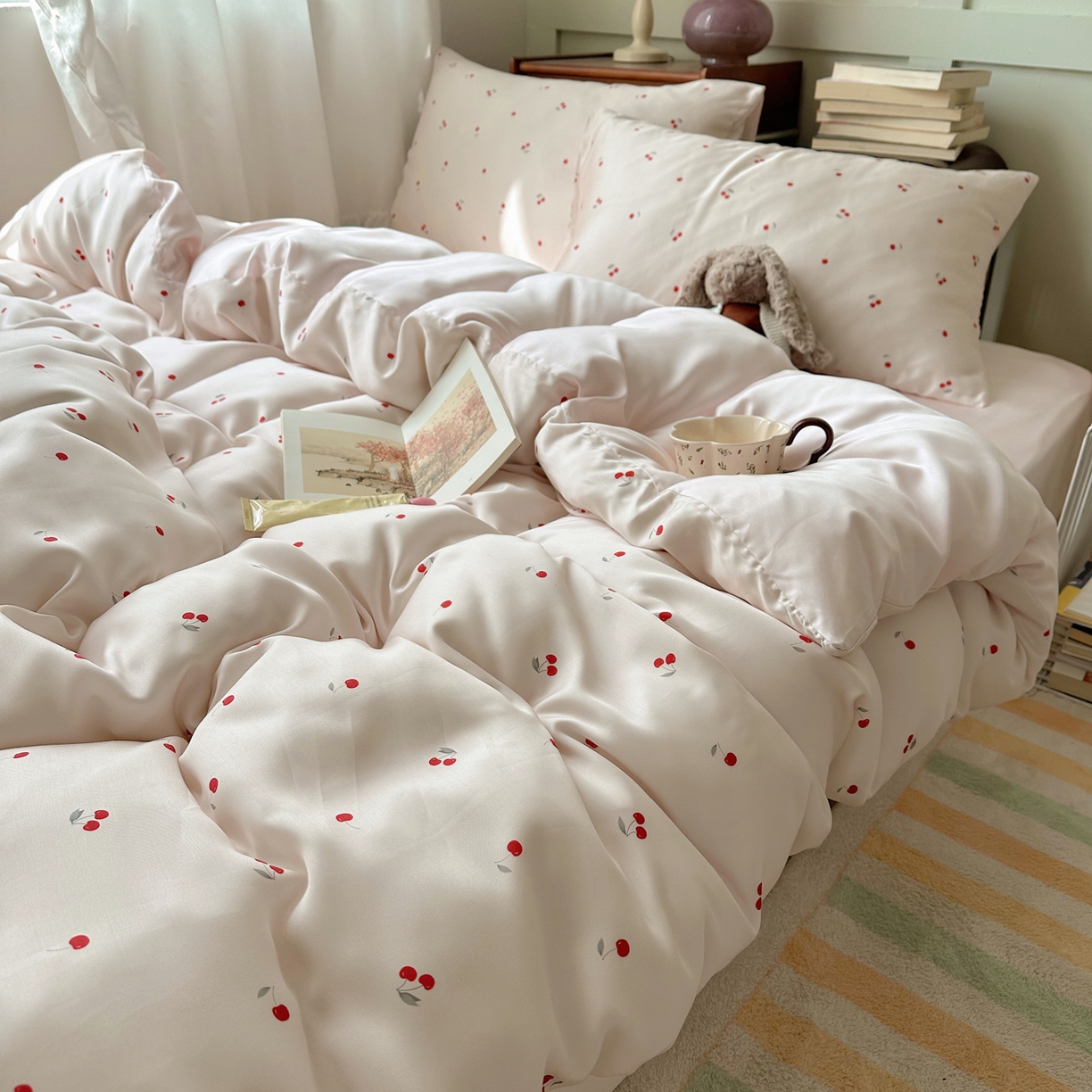 91家纺网 家纺一手货源 找家纺 悦织湾家纺 2026新款亲肤冰丝印花四件套春夏冰爽凉感床上用品三四件套学生宿舍 冰丝-甜粉小樱桃