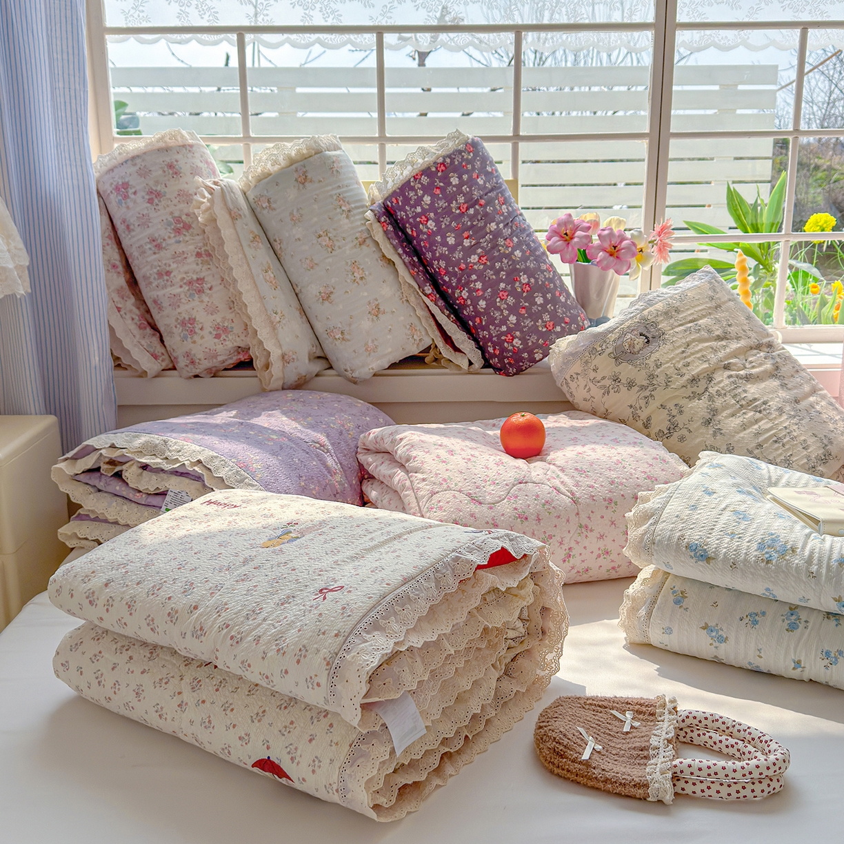 91家纺网 家纺一手货源 找家纺 弗苓家纺 2026新款高克重泡芙棉花边款夏被夏凉被空调被四件套小红书推荐-风格一 组合图（仅供展示不可下单）
