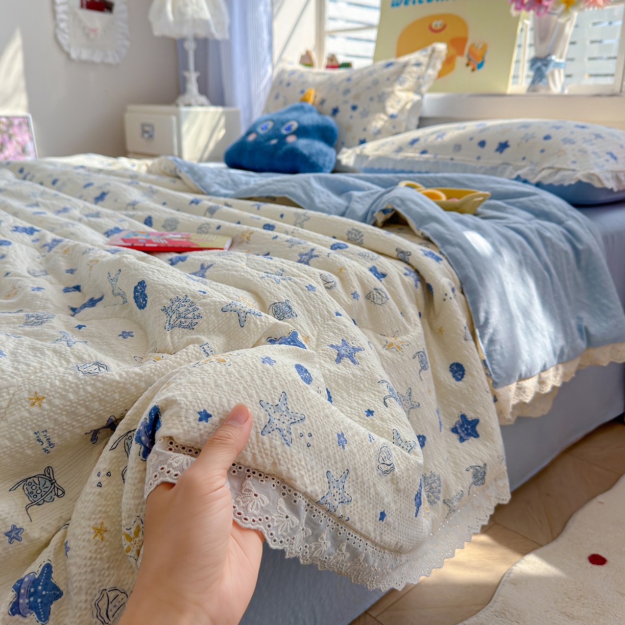 91家纺网 家纺一手货源 找家纺 （总）弗苓家纺 2026新款高克重泡芙棉花边款夏被夏凉被空调被四件套小红书推荐-风格二