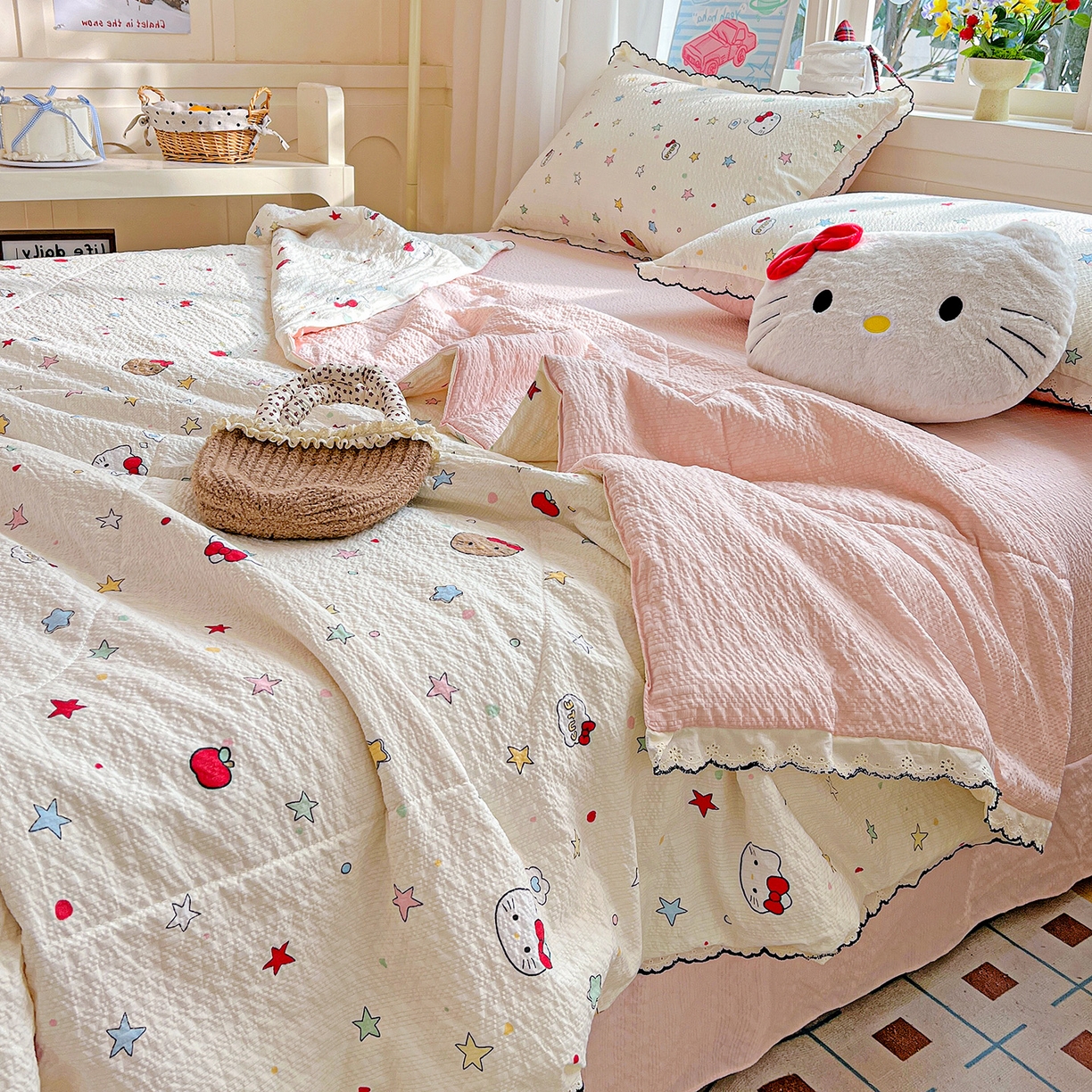 91家纺网 家纺一手货源 找家纺 禾沐 2026新款云感泡芙纱全棉蕾丝花边款夏被四件套 星芒凯蒂