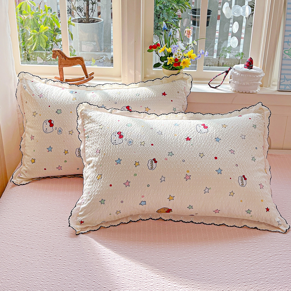 91家纺网 家纺一手货源 找家纺 禾沐 2026新款云感泡芙纱全棉蕾丝花边款夏被四件套 星芒凯蒂