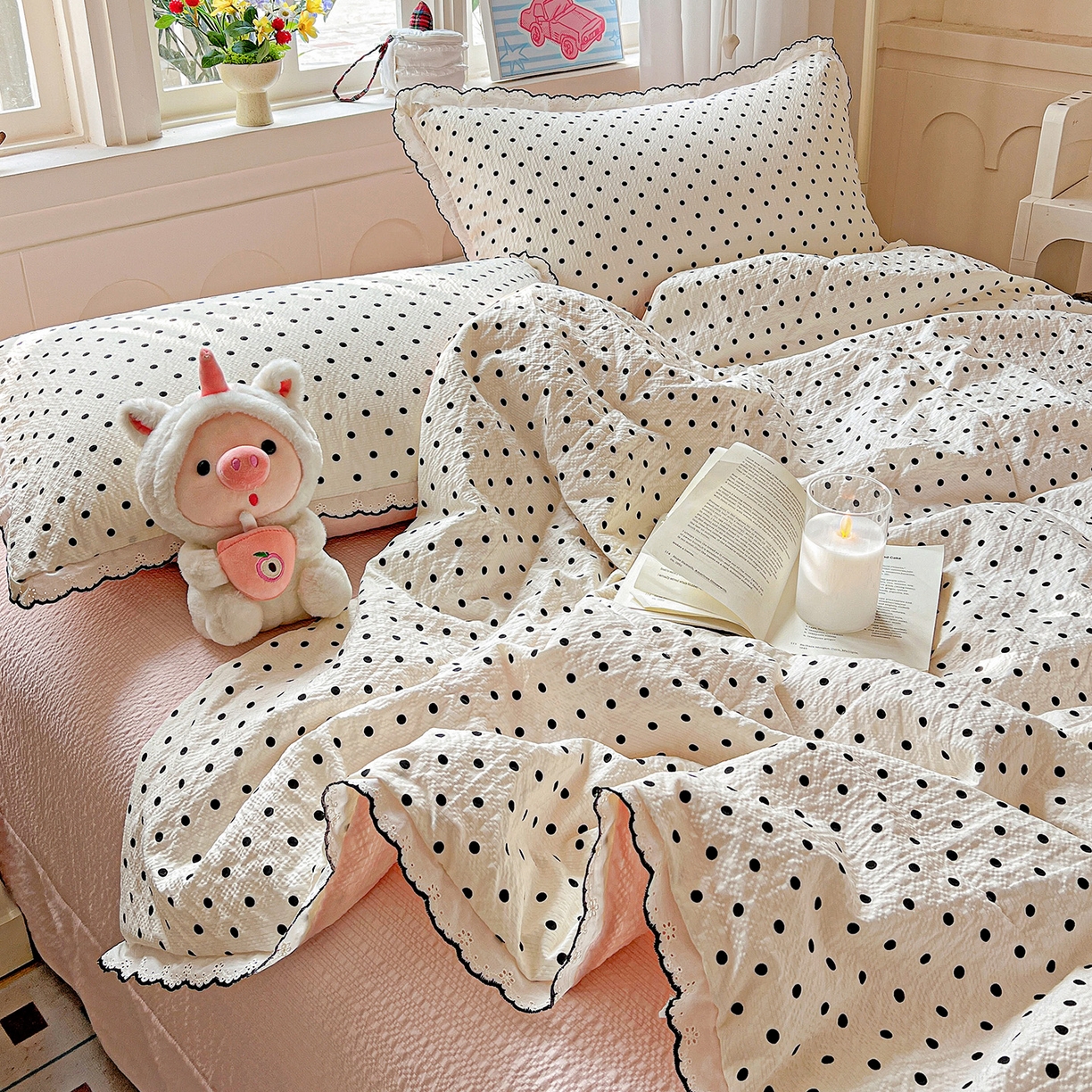 91家纺网 家纺一手货源 找家纺 禾沐 2026新款云感泡芙纱全棉蕾丝花边款夏被四件套 波点