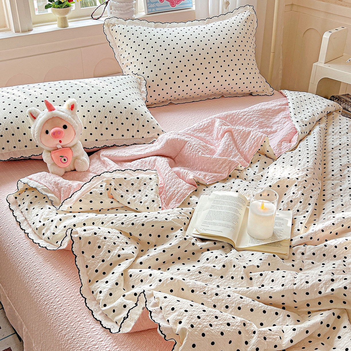 91家纺网 家纺一手货源 找家纺 禾沐 2026新款云感泡芙纱全棉蕾丝花边款夏被四件套 波点