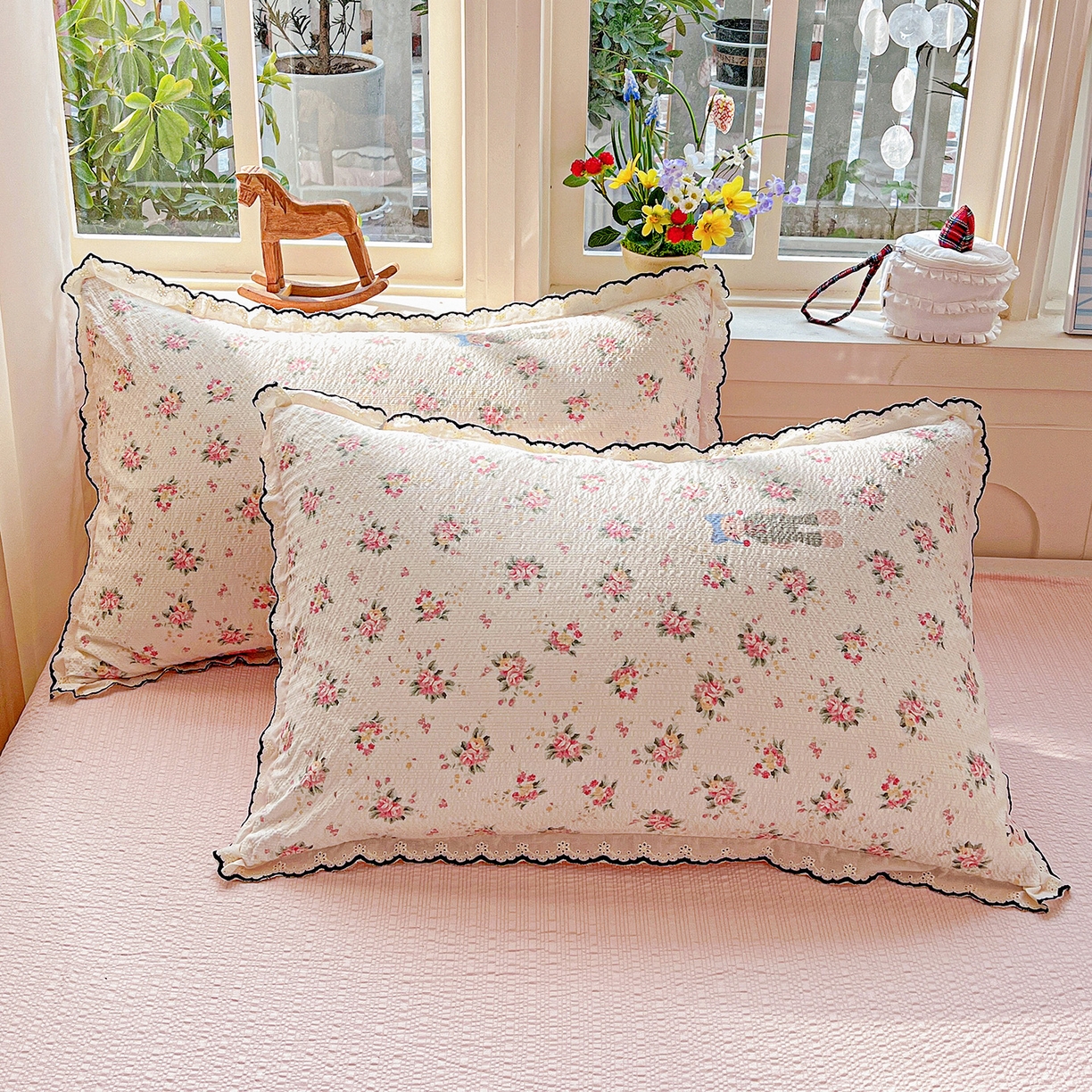 91家纺网 家纺一手货源 找家纺 禾沐 2026新款云感泡芙纱全棉蕾丝花边款夏被四件套 花丛萌免