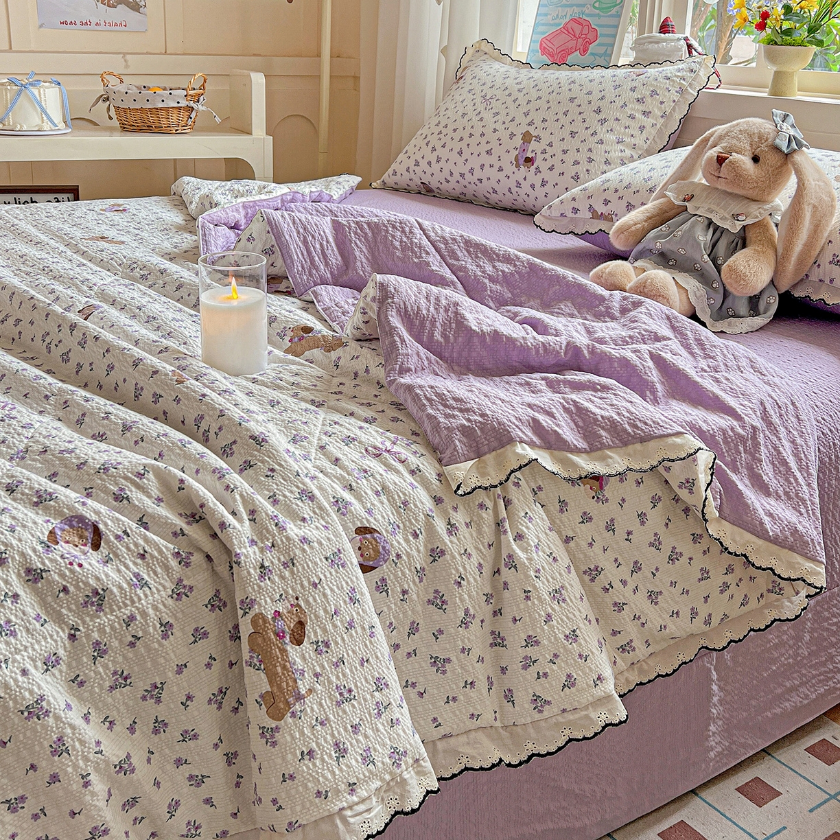 91家纺网 家纺一手货源 找家纺 禾沐 2026新款云感泡芙纱全棉蕾丝花边款夏被四件套 片刻小狗