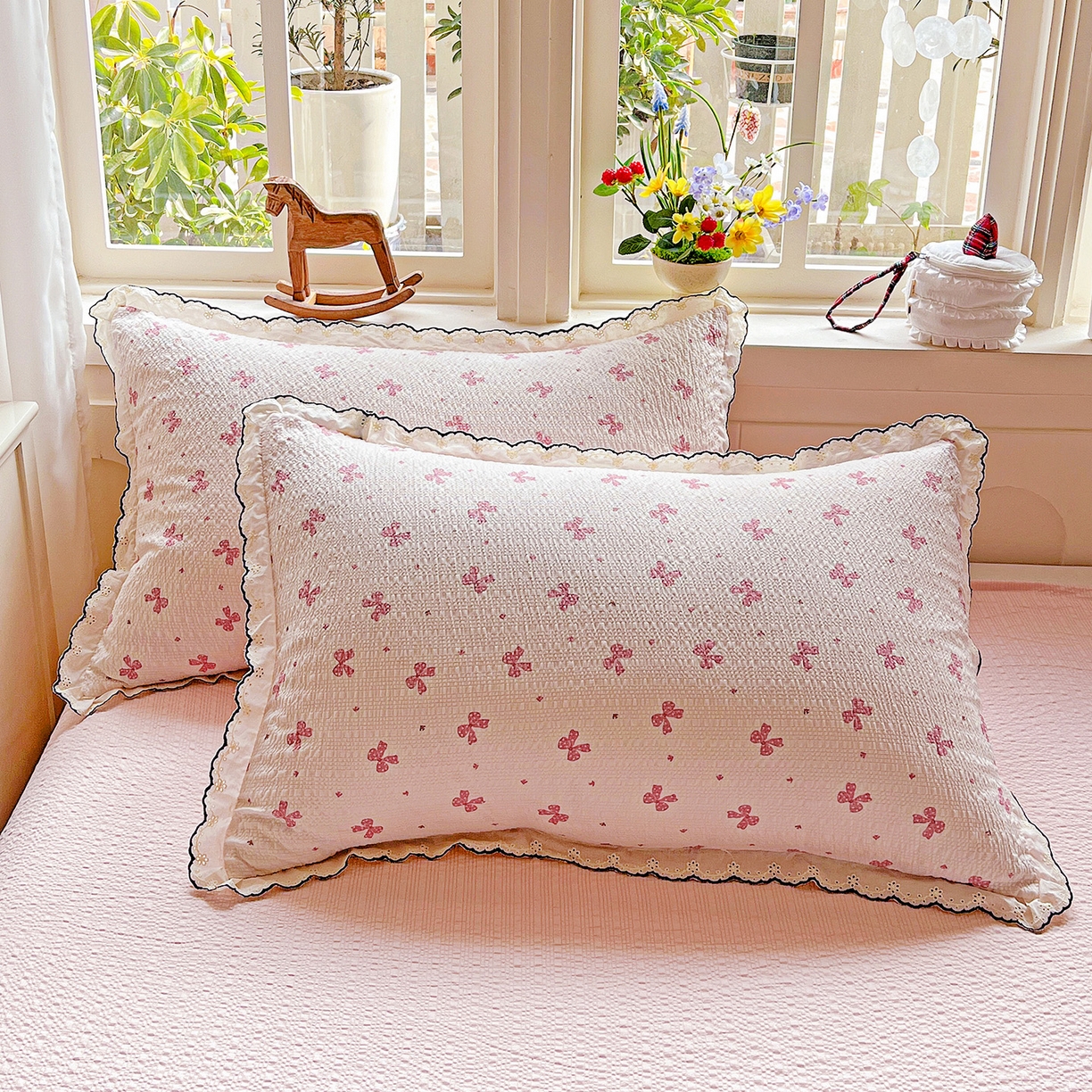 91家纺网 家纺一手货源 找家纺 禾沐 2026新款云感泡芙纱全棉蕾丝花边款夏被四件套 若梦