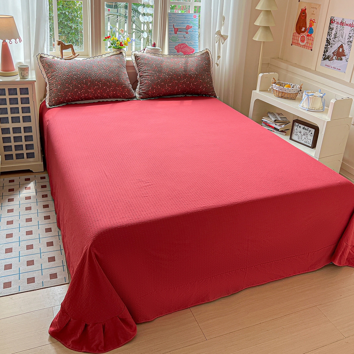 91家纺网 家纺一手货源 找家纺 禾沐 2026新款云感泡芙纱全棉蕾丝花边款夏被四件套 胭脂