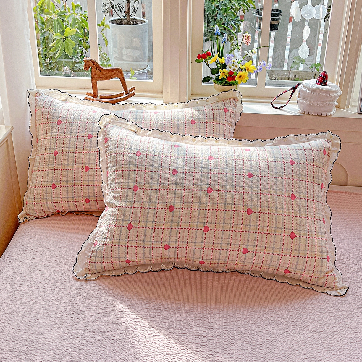 91家纺网 家纺一手货源 找家纺 禾沐 2026新款云感泡芙纱全棉蕾丝花边款夏被四件套 格格心