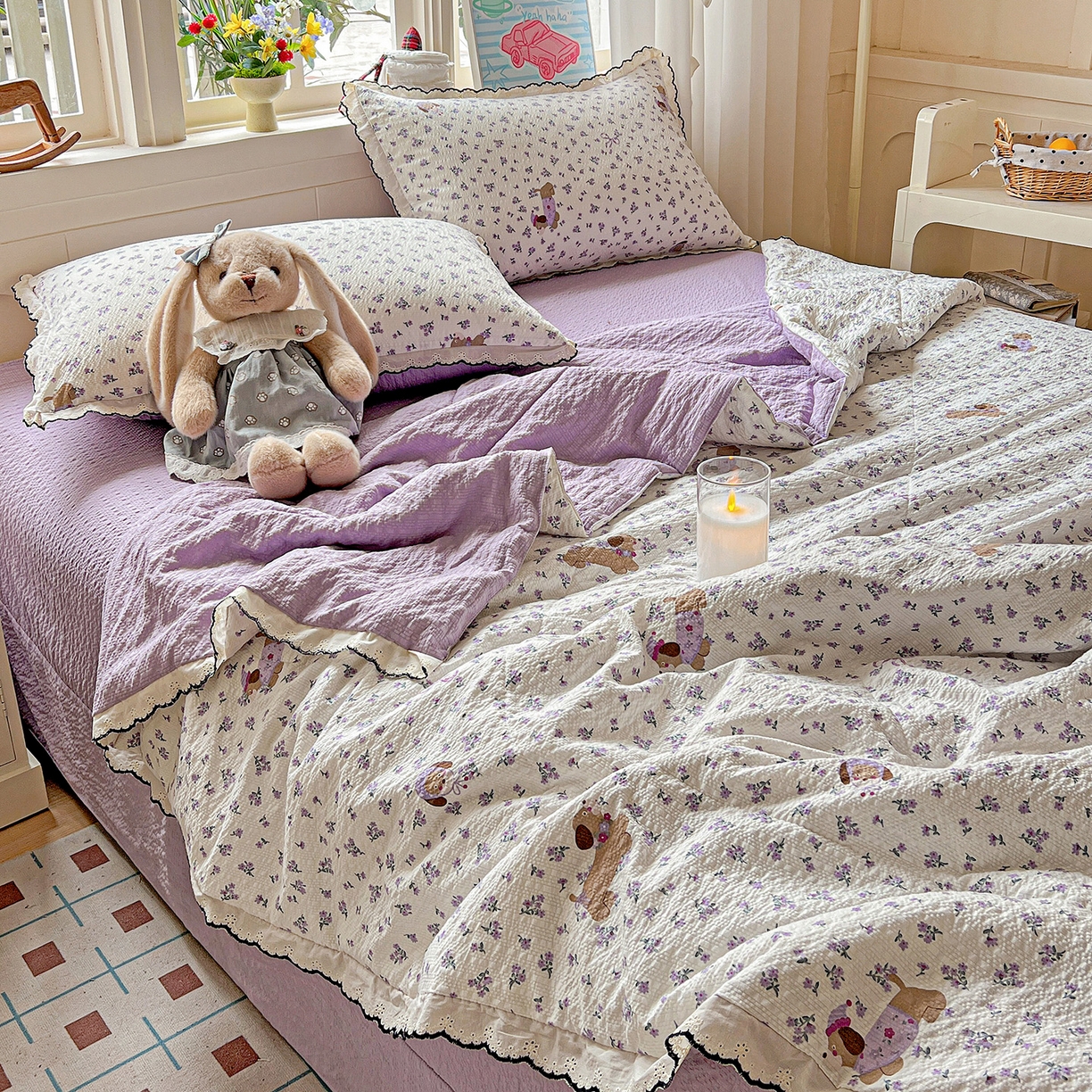 91家纺网 家纺一手货源 找家纺 禾沐 2026新款云感泡芙纱全棉蕾丝花边款夏被四件套 片刻小狗