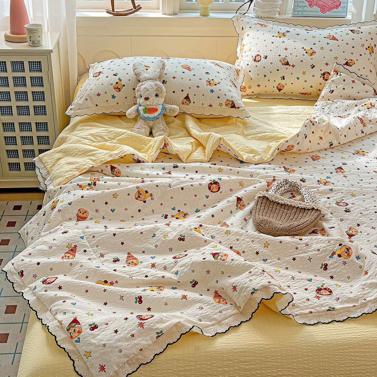 91家纺网 家纺一手货源 找家纺 禾沐 2026新款云感泡芙纱全棉蕾丝花边款夏被四件套 星星人