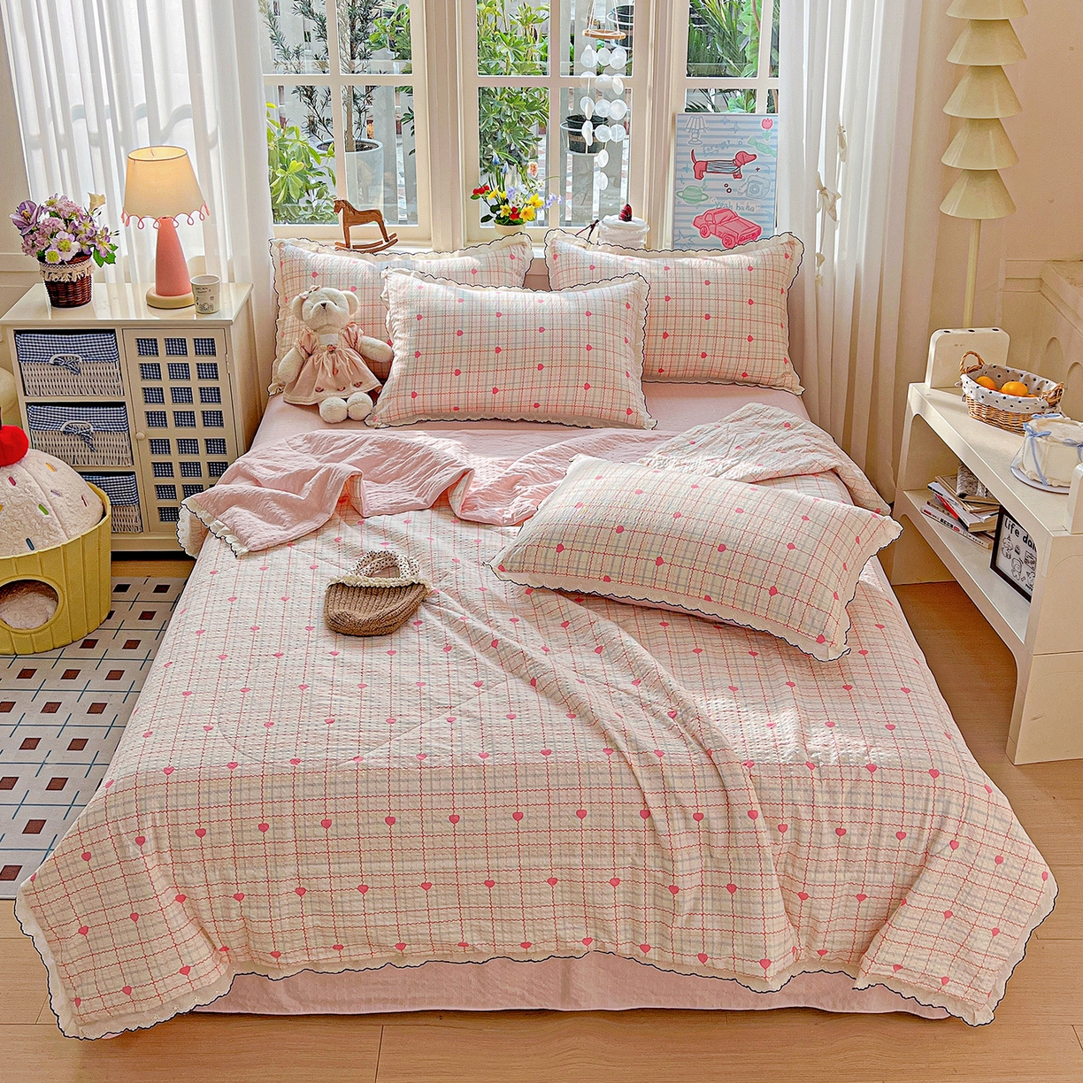 91家纺网 家纺一手货源 找家纺 禾沐 2026新款云感泡芙纱全棉蕾丝花边款夏被四件套 格格心