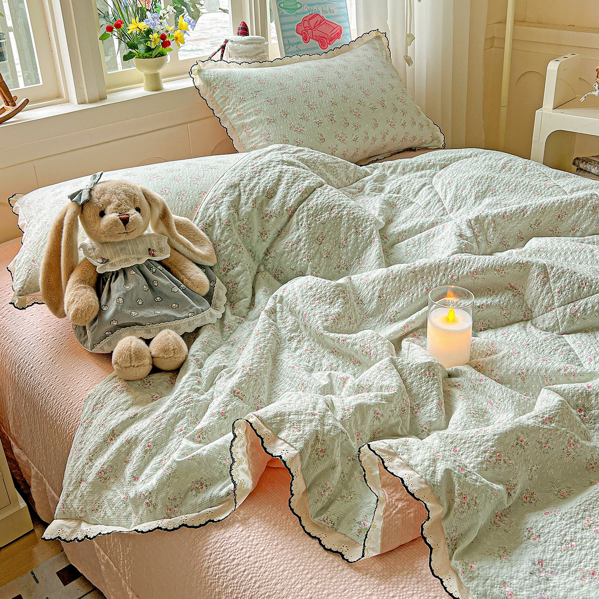 91家纺网 家纺一手货源 找家纺 禾沐 2026新款云感泡芙纱全棉蕾丝花边款夏被四件套 花软雾