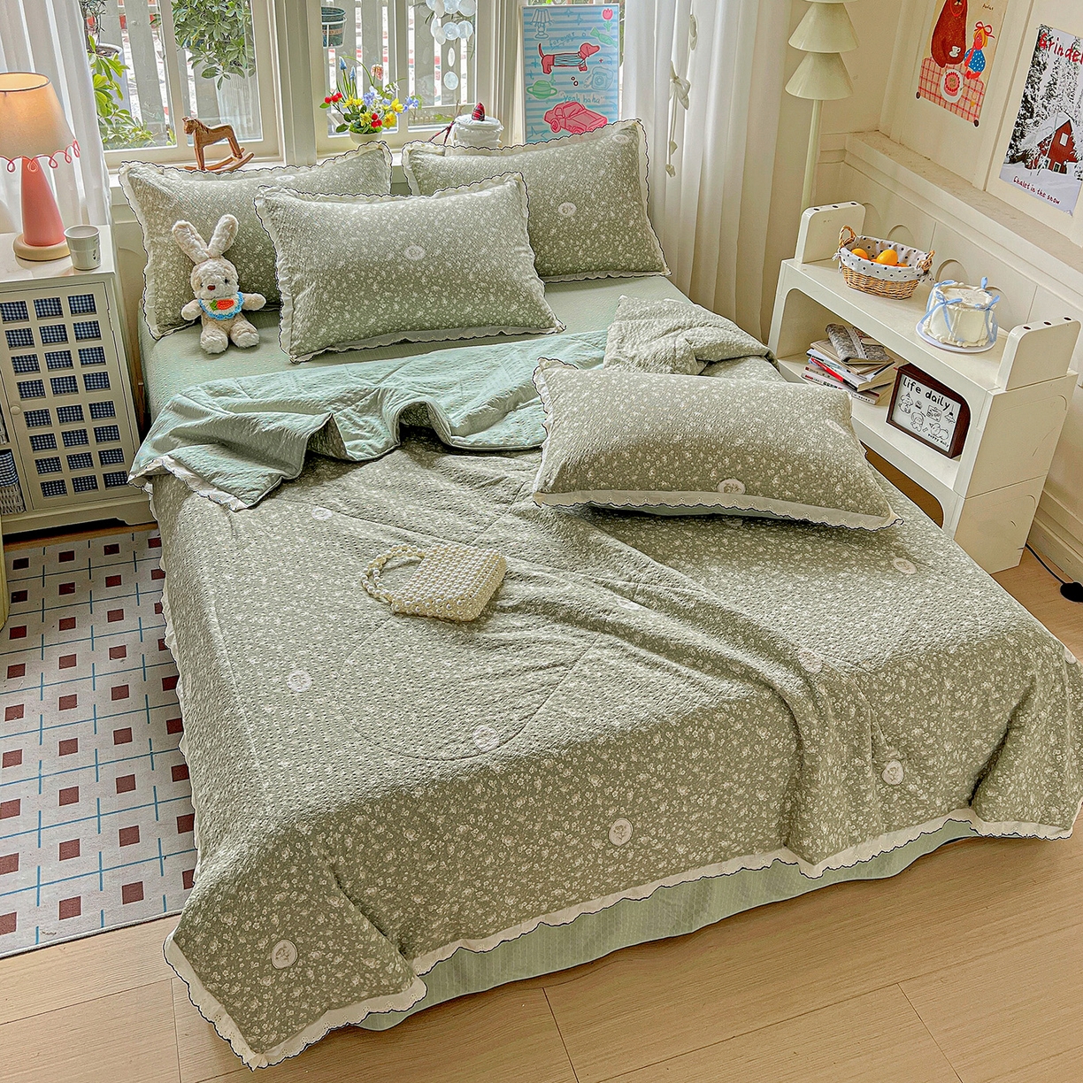 91家纺网 家纺一手货源 找家纺 禾沐 2026新款云感泡芙纱全棉蕾丝花边款夏被四件套 蔷薇花