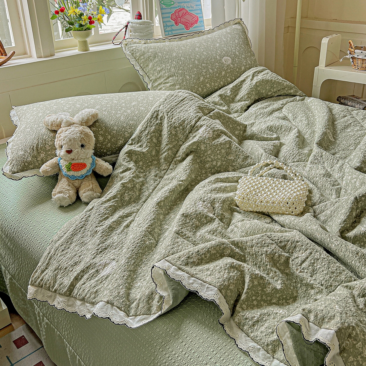 91家纺网 家纺一手货源 找家纺 禾沐 2026新款云感泡芙纱全棉蕾丝花边款夏被四件套 蔷薇花