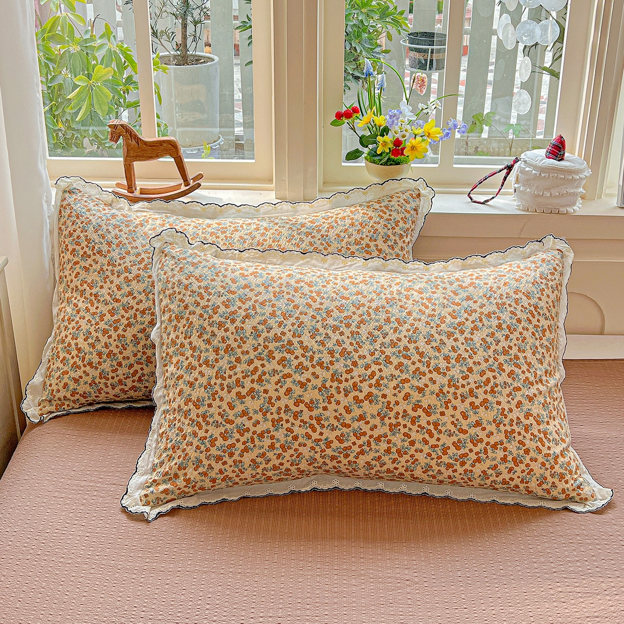 91家纺网 家纺一手货源 找家纺 禾沐 2026新款云感泡芙纱全棉蕾丝花边款夏被四件套 暖橘枝