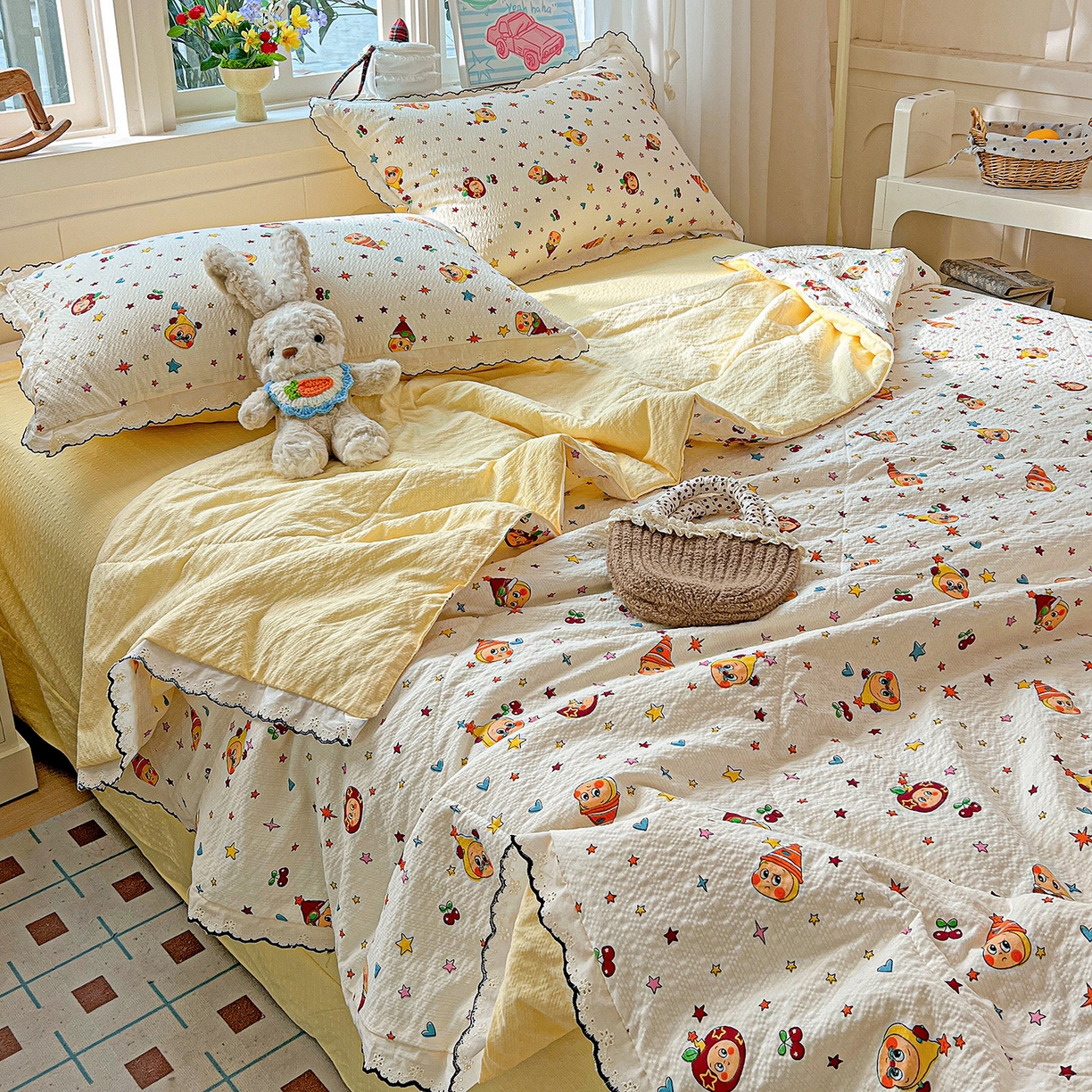 91家纺网 家纺一手货源 找家纺 禾沐 2026新款云感泡芙纱全棉蕾丝花边款夏被四件套 星星人