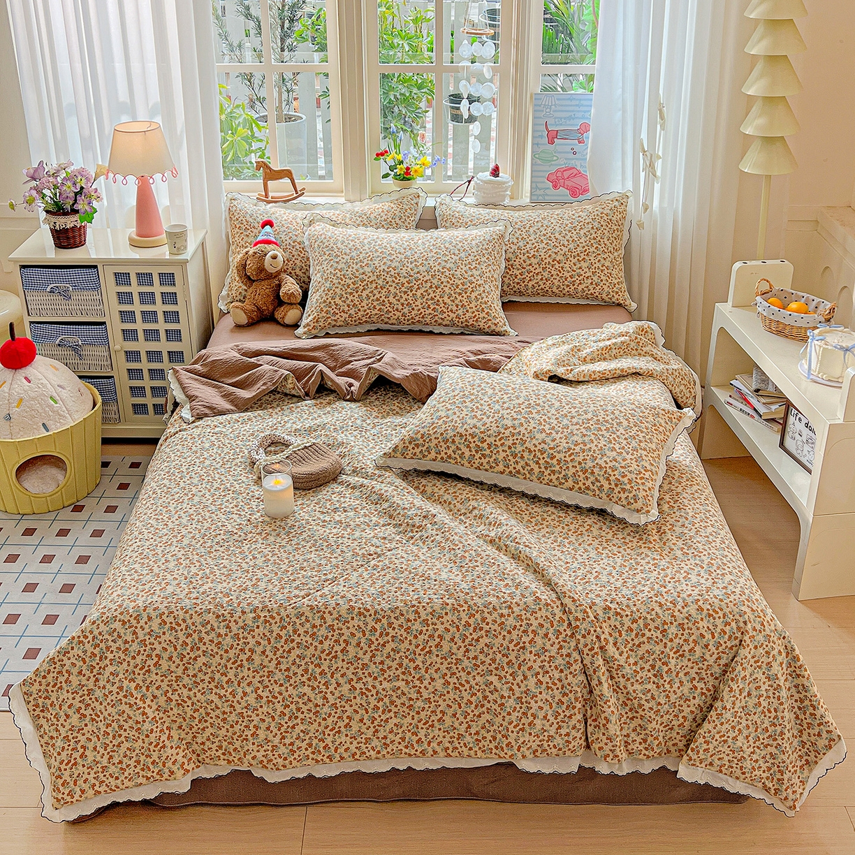 91家纺网 家纺一手货源 找家纺 禾沐 2026新款云感泡芙纱全棉蕾丝花边款夏被四件套 暖橘枝