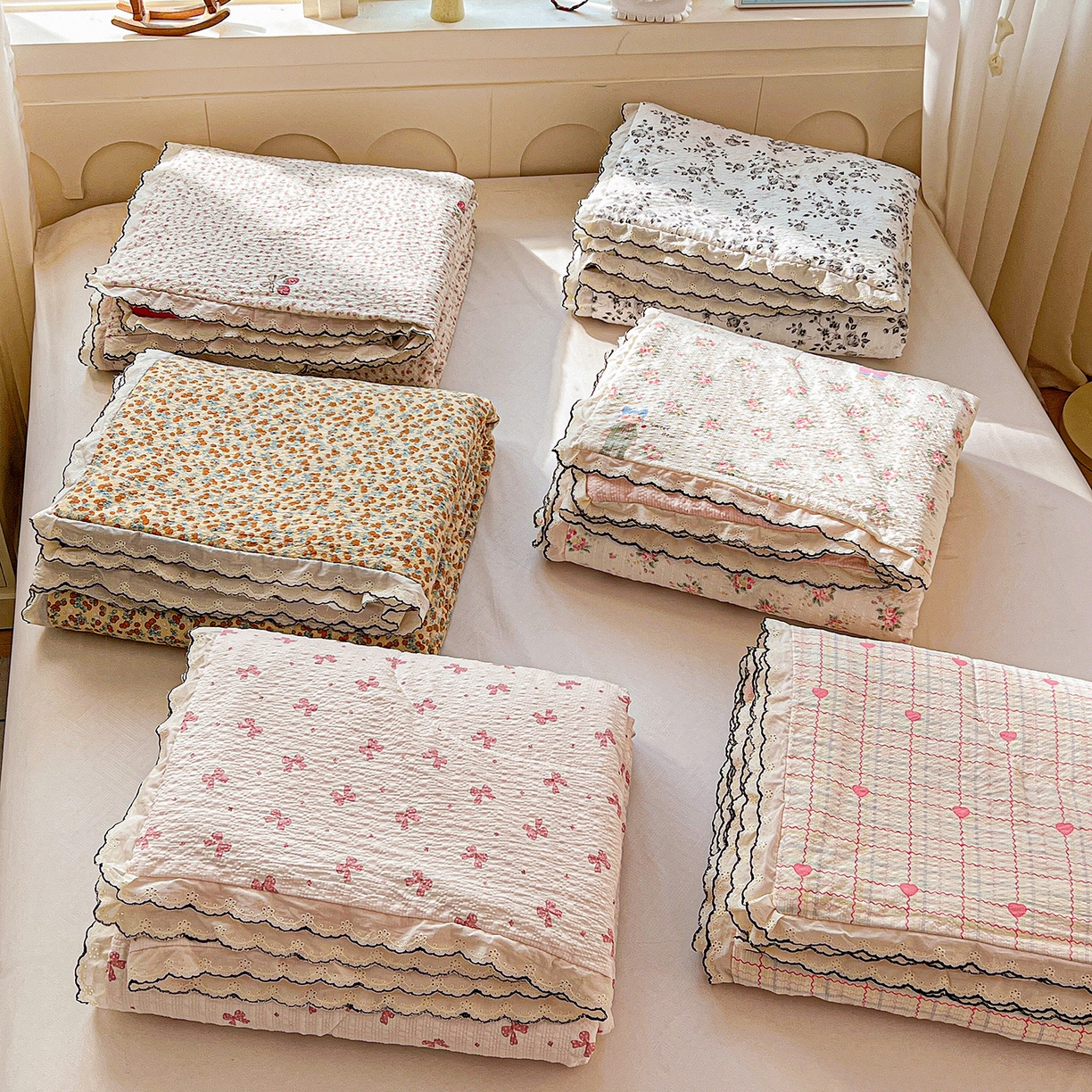 91家纺网 家纺一手货源 找家纺 （总）梵希雅 2026新款泡芙纱纯棉蕾丝花边夏被四件套