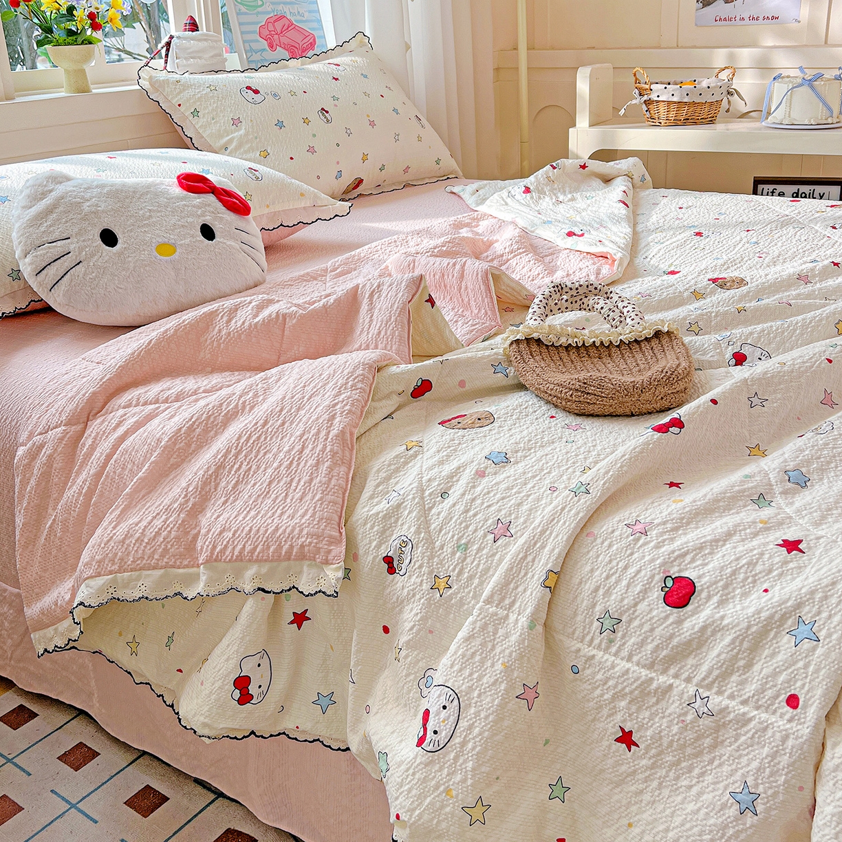 91家纺网 家纺一手货源 找家纺 梵希雅 2026新款泡芙纱纯棉蕾丝花边夏被四件套 星芒凯蒂