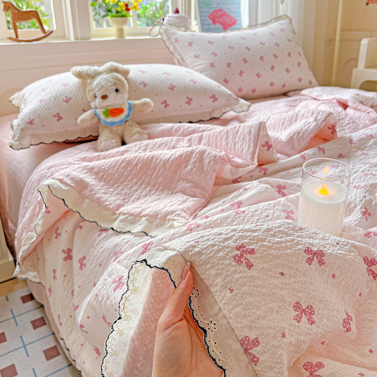 91家纺网 家纺一手货源 找家纺 梵希雅 2026新款泡芙纱纯棉蕾丝花边夏被四件套 若梦