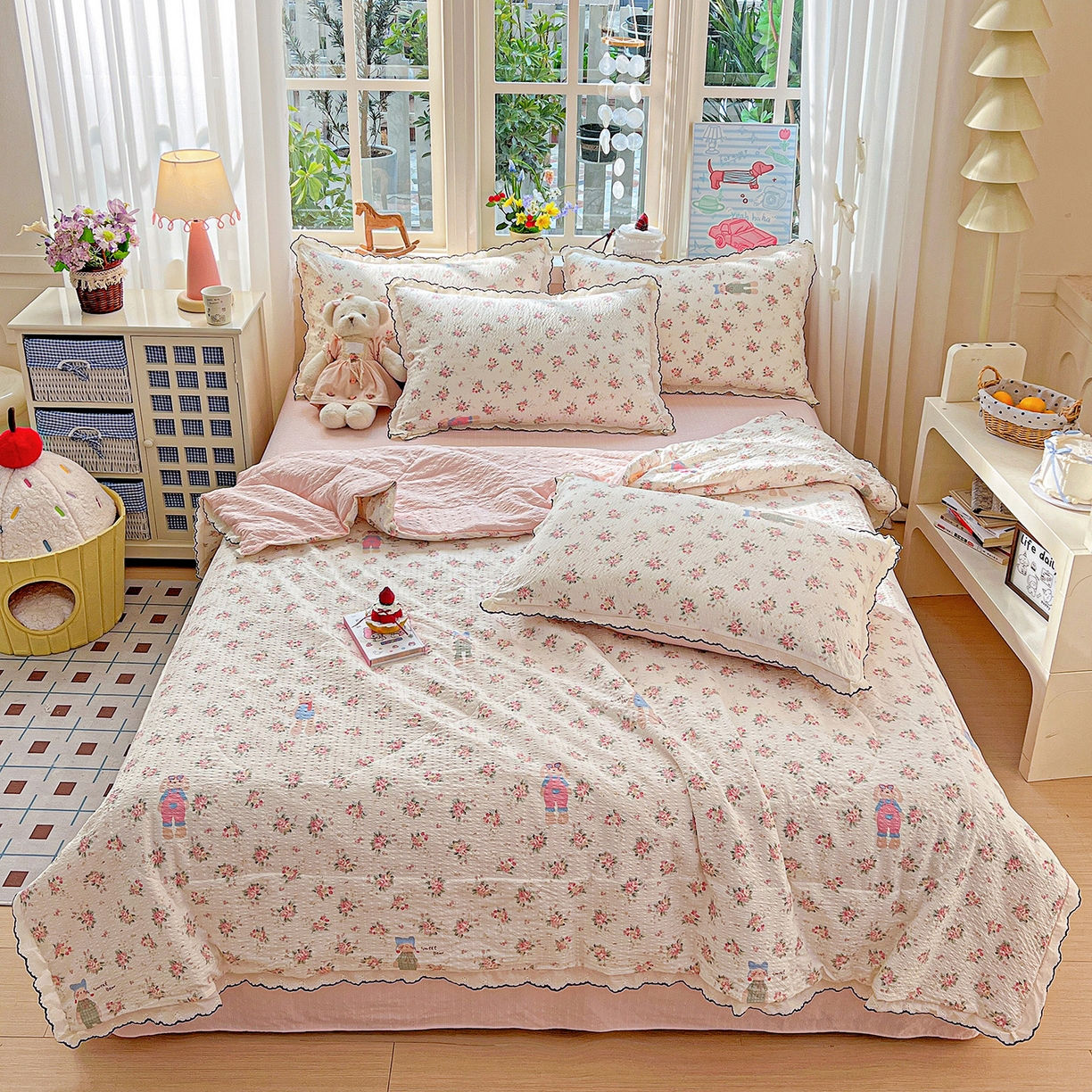 91家纺网 家纺一手货源 找家纺 梵希雅 2026新款泡芙纱纯棉蕾丝花边夏被四件套 花丛萌免