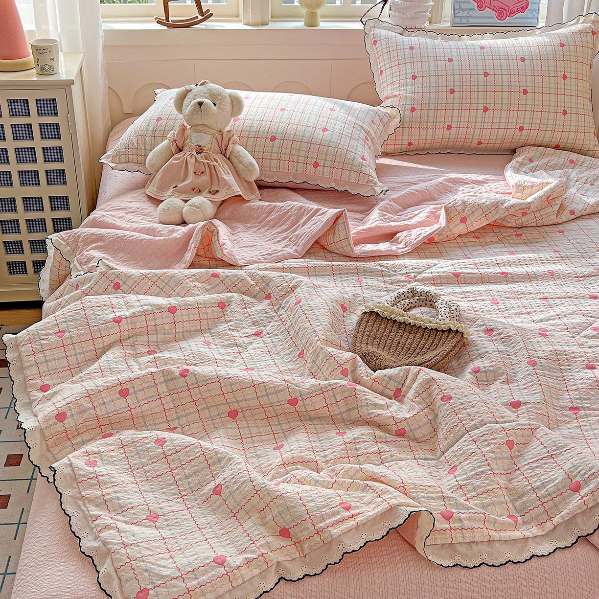 91家纺网 家纺一手货源 找家纺 梵希雅 2026新款泡芙纱纯棉蕾丝花边夏被四件套 格格心