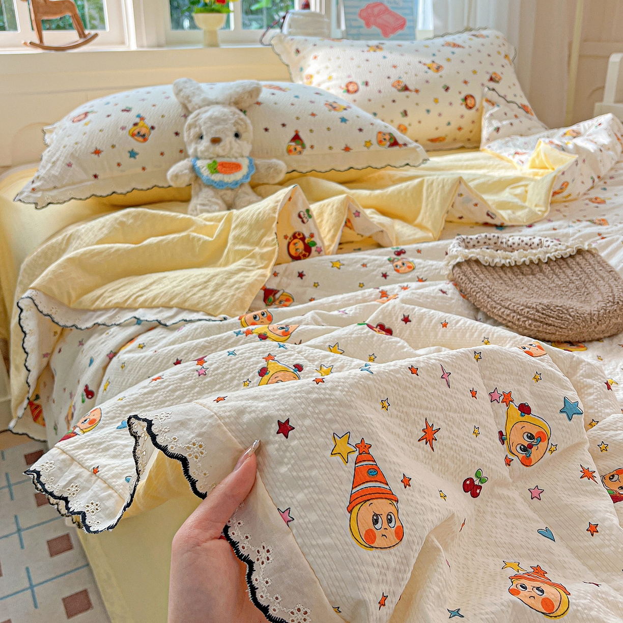 91家纺网 家纺一手货源 找家纺 梵希雅 2026新款泡芙纱纯棉蕾丝花边夏被四件套 星星人