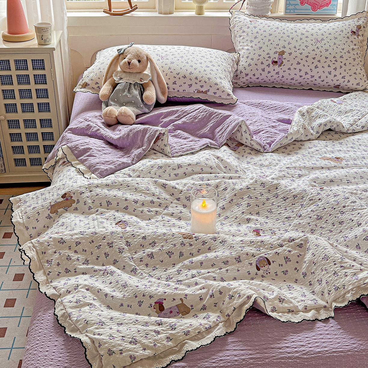 91家纺网 家纺一手货源 找家纺 梵希雅 2026新款泡芙纱纯棉蕾丝花边夏被四件套 片刻小狗