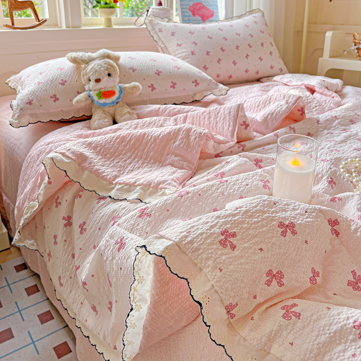 91家纺网 家纺一手货源 找家纺 梵希雅 2026新款泡芙纱纯棉蕾丝花边夏被四件套 若梦